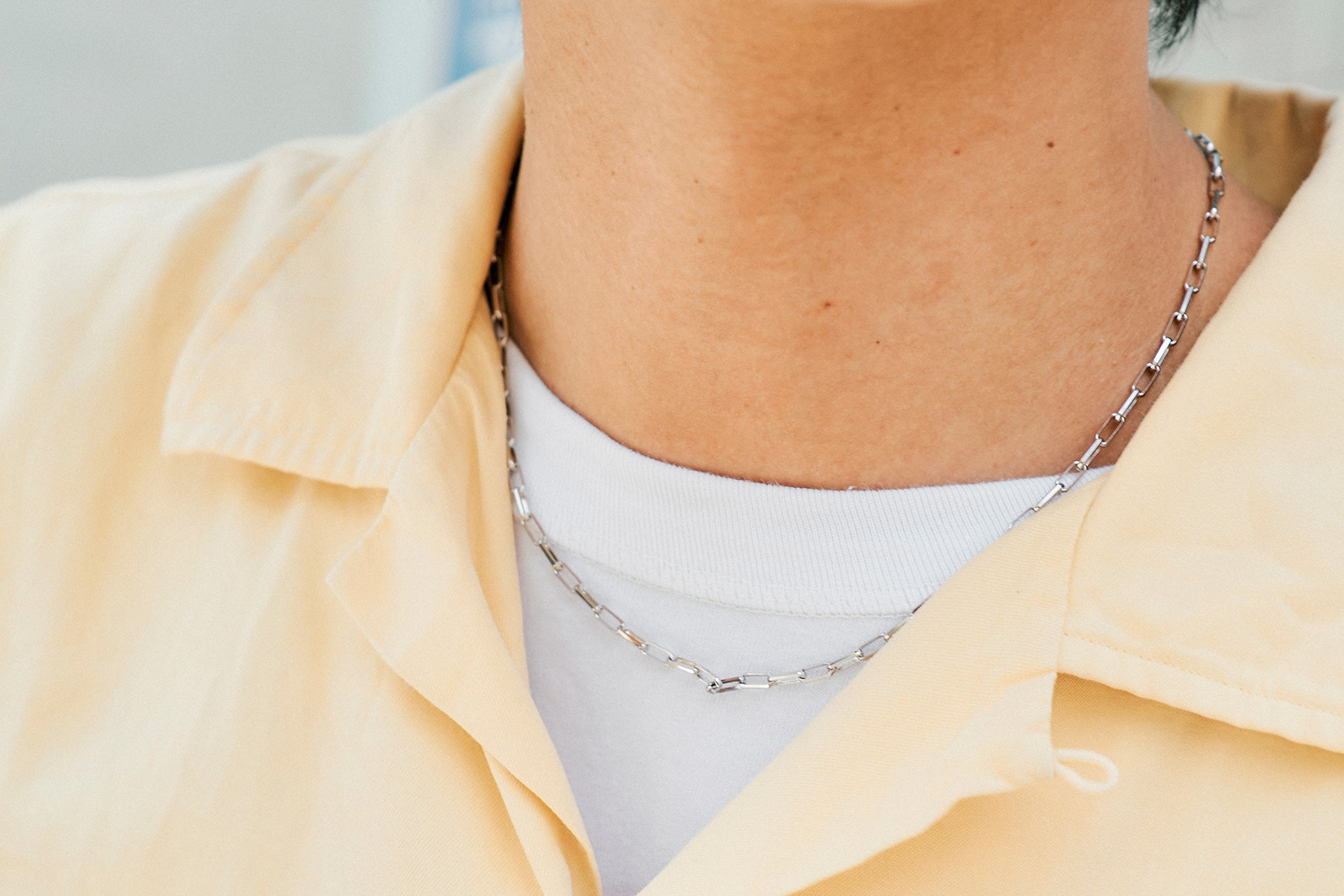 プラチナネックレスの魅力と金との違い｜素材で選ぶ大人の一本